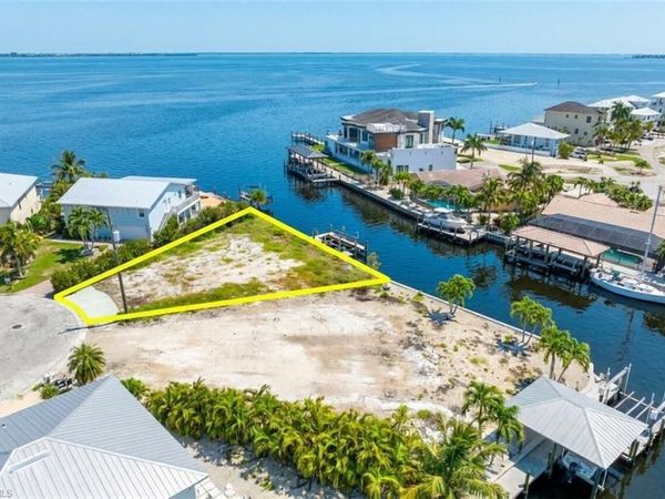 20 Avenida Carita, FORT MYERS BEACH, FL 33931