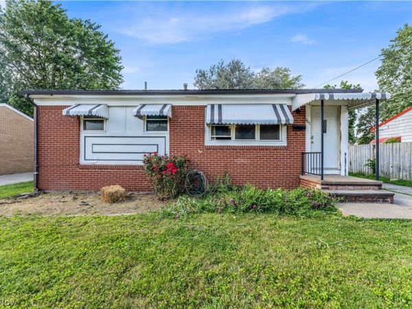 567 Walnut Street , Elyria, OH 44035