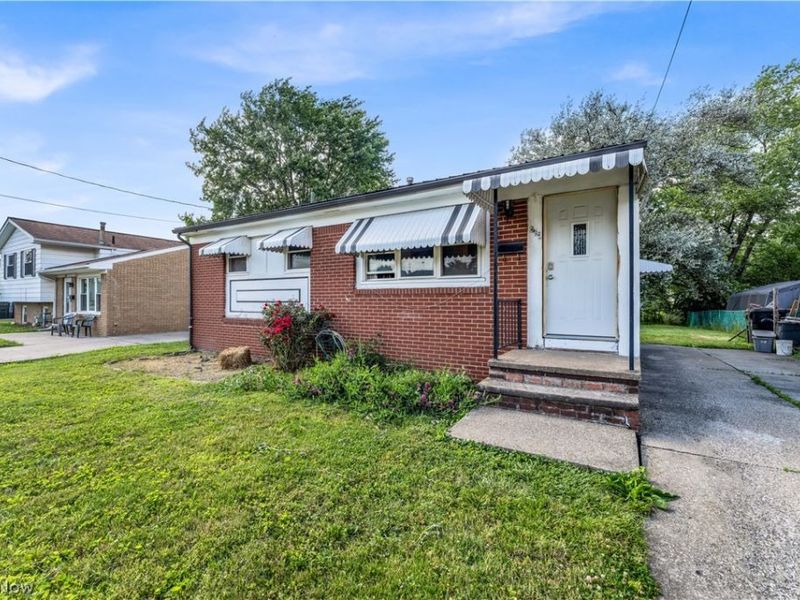 567 Walnut Street, Elyria, OH 44035 Photo 3
