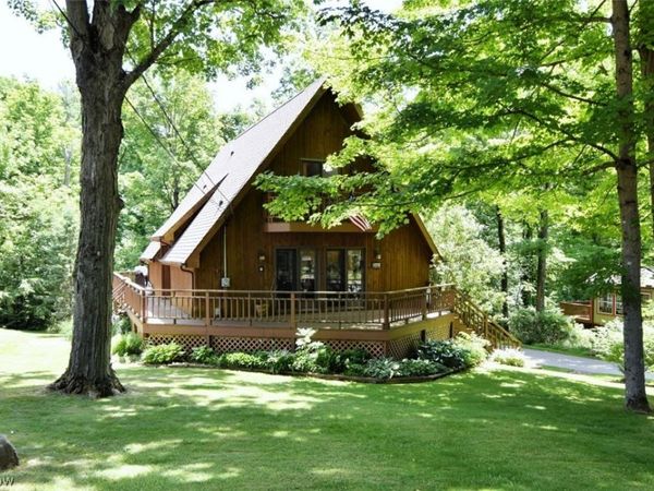 14731 Evergreen Drive , Burton, OH 44021