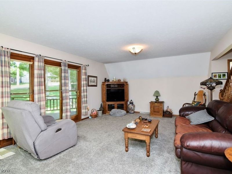 14731 Evergreen Drive, Burton, OH 44021 Photo 10