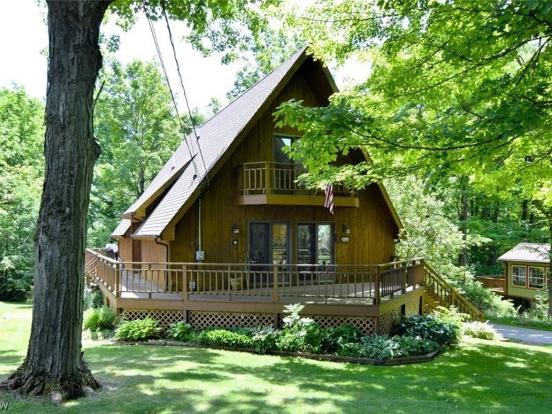 14731 Evergreen Drive, Burton, OH 44021 Photo 2