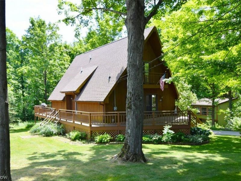 14731 Evergreen Drive, Burton, OH 44021 Photo 3