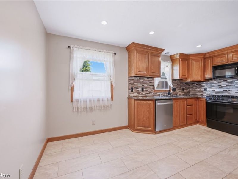 245 Manor Avenue, Struthers, OH 44471 Photo 11