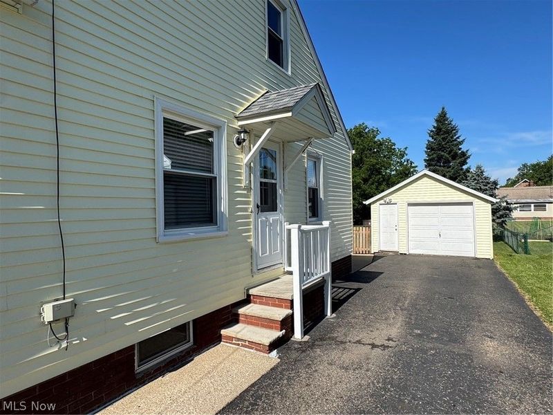 145 Anna Avenue NW, Canton, OH 44708 Photo 3