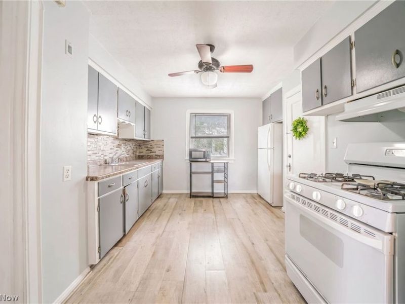 15506 Lydian Avenue, Cleveland, OH 44111 Photo 20