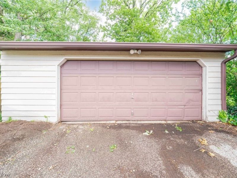 15506 Lydian Avenue, Cleveland, OH 44111 Photo 34