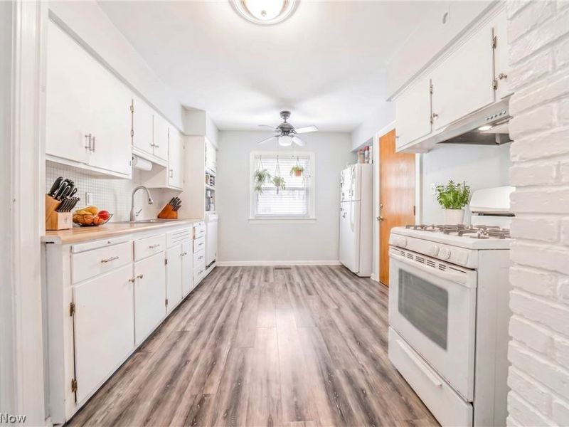 15506 Lydian Avenue, Cleveland, OH 44111 Photo 5