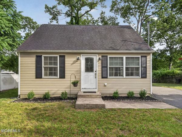 516 Middle Lane, Howell, NJ 07731