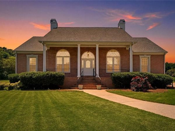 2860 Chardonnay Lane , Cumming, GA 30041