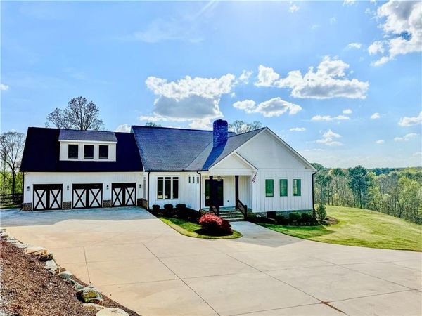 738 Overlook Trail , Acworth, GA 30101