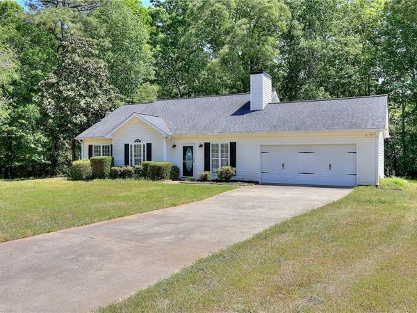 1022 Carriage Way , Loganville, GA 30052