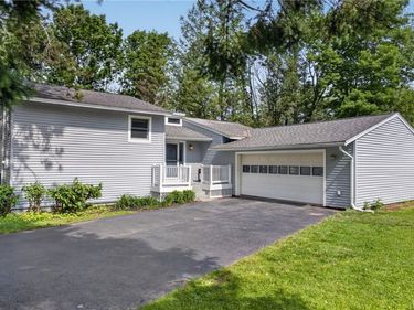 18 Harvest Drive, Oswego, NY 13126