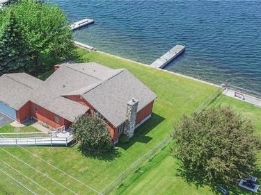 947 Broadway, Cape Vincent, NY 13618