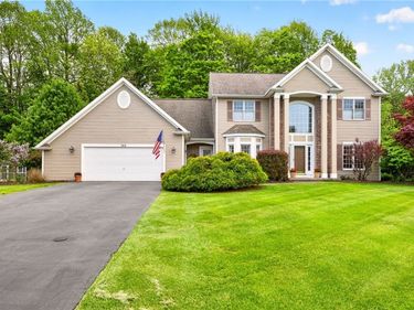 745 Hailey Dr, Webster, NY 14580