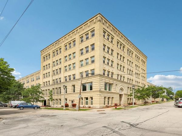 904 E Pearson STREET, Unit 122, Milwaukee, WI 53202