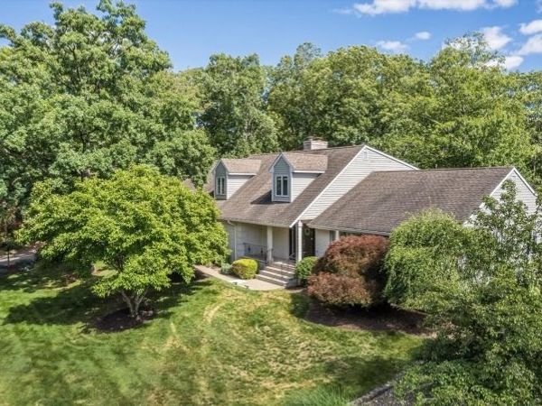 97 Poplar Dr, Hanover, NJ 07927