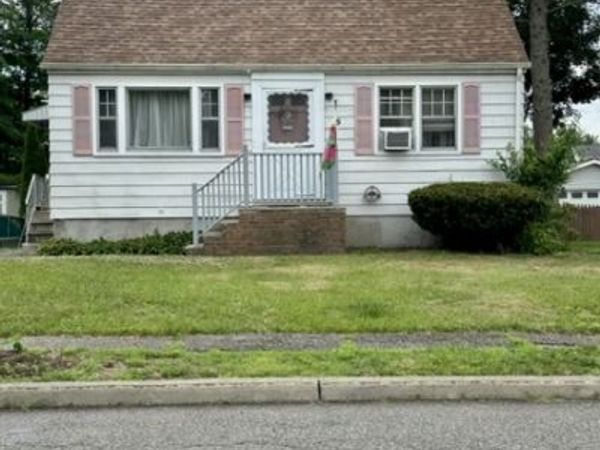 5 Roy Ave, Bloomingdale, NJ 07403
