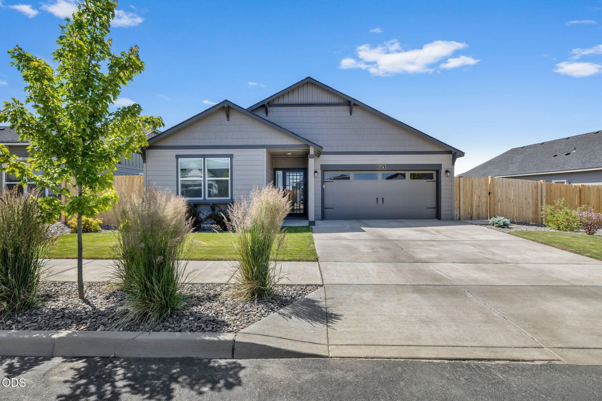 1734 NW Varnish Avenue, Redmond, OR 97756 Main Photo