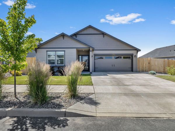 1734 NW Varnish Avenue, Redmond, OR 97756