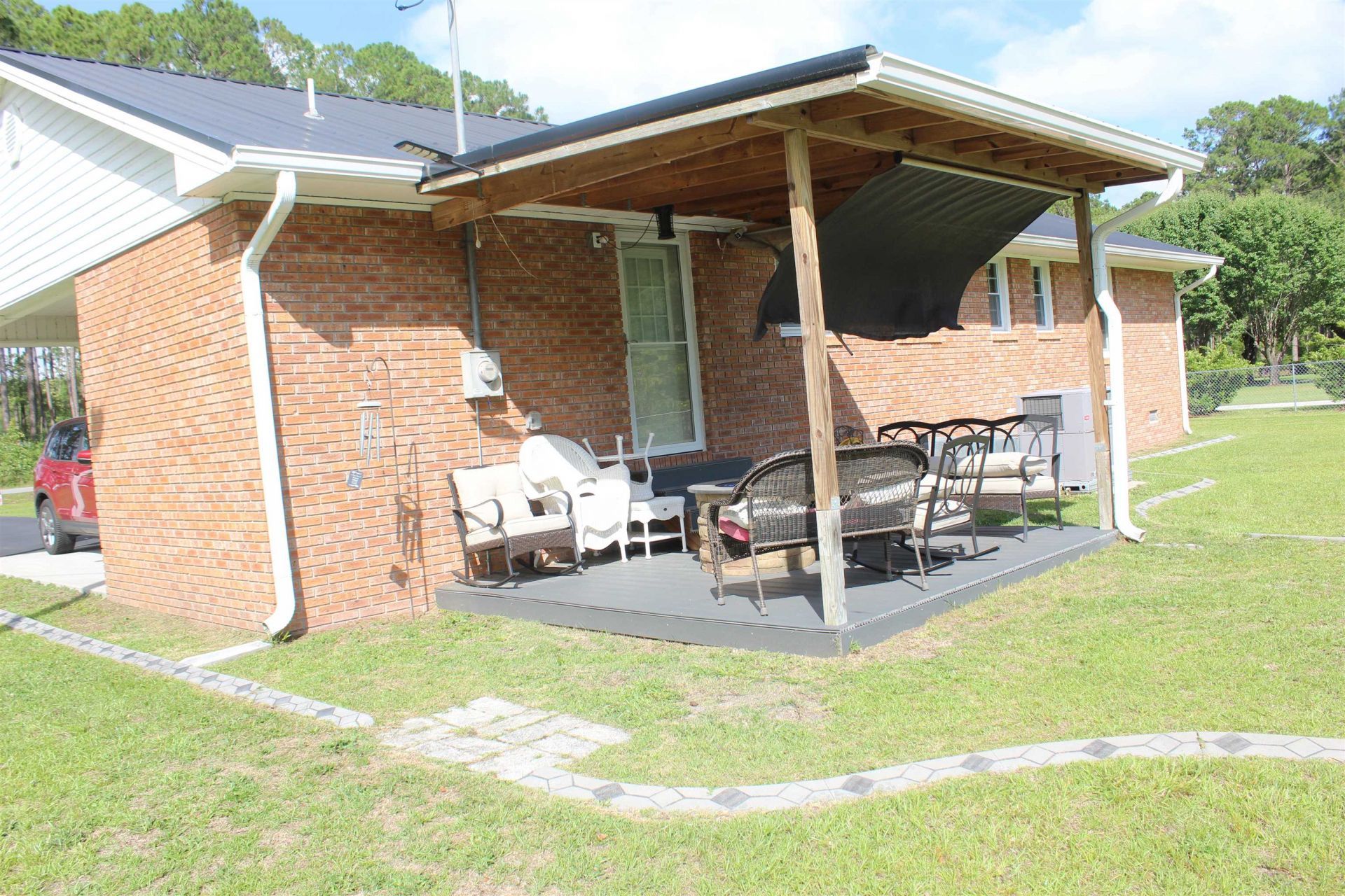 220 Rainbow Rd.  Photo 7