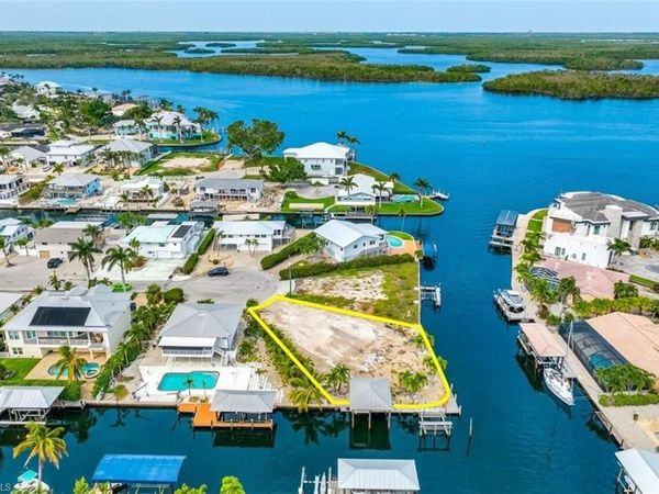 18 Avenida Carita, FORT MYERS BEACH, FL 33931