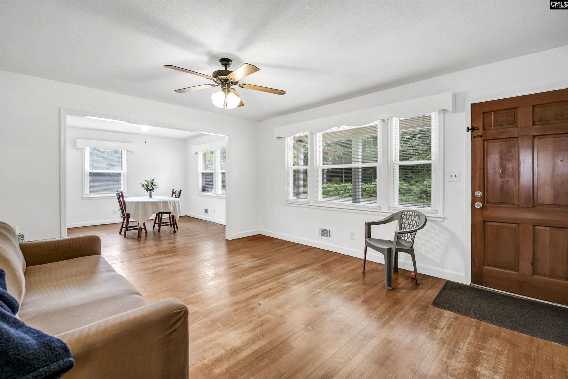 1025 Spring Drive  Photo 11