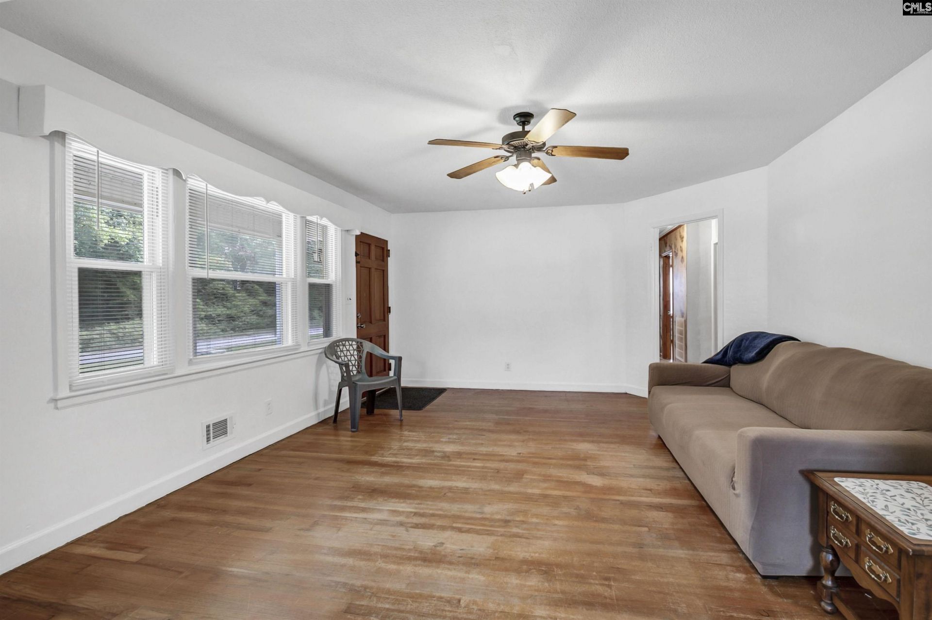 1025 Spring Drive  Photo 12