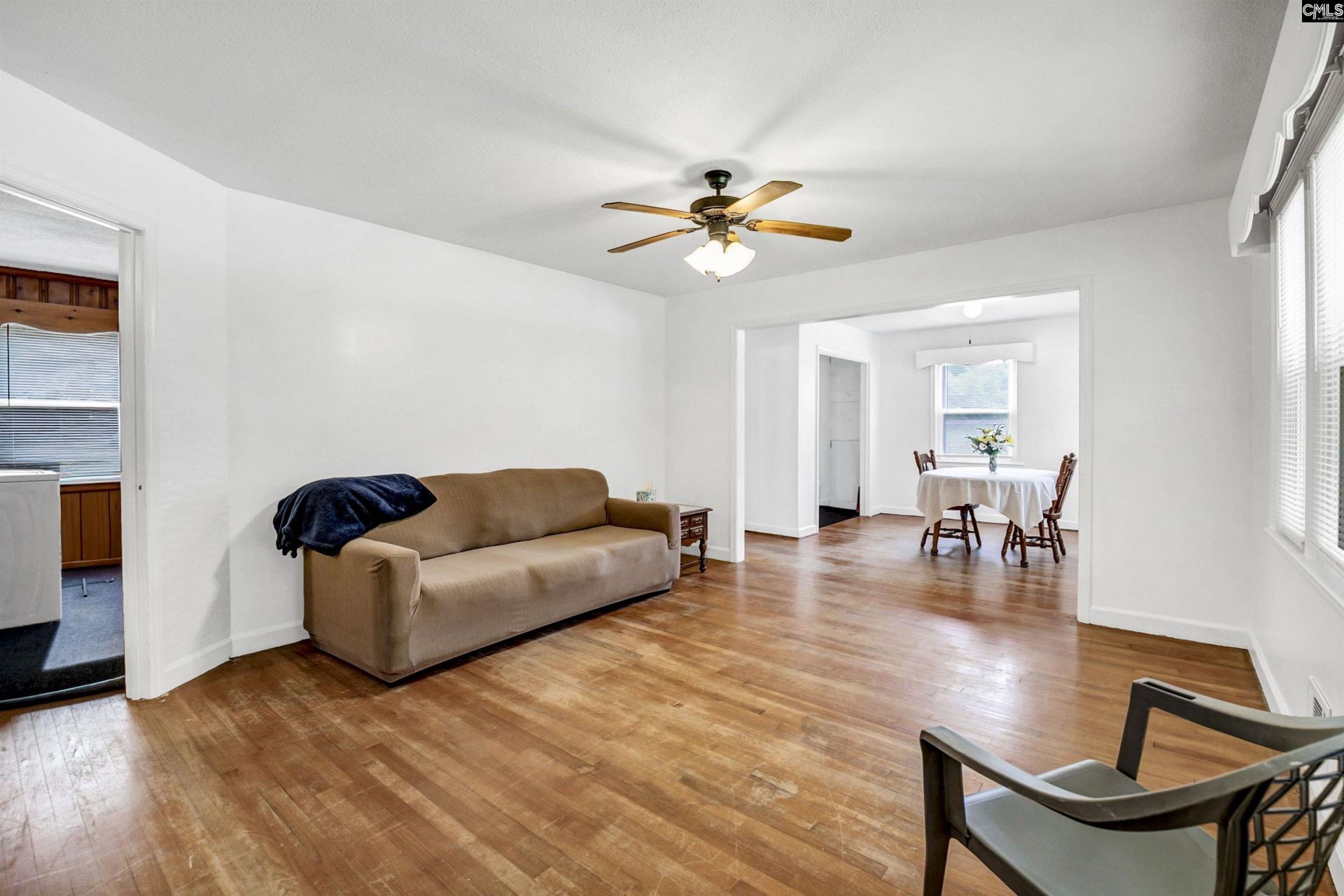 1025 Spring Drive  Photo 13