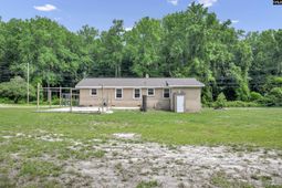 1025 Spring Drive  photo 4