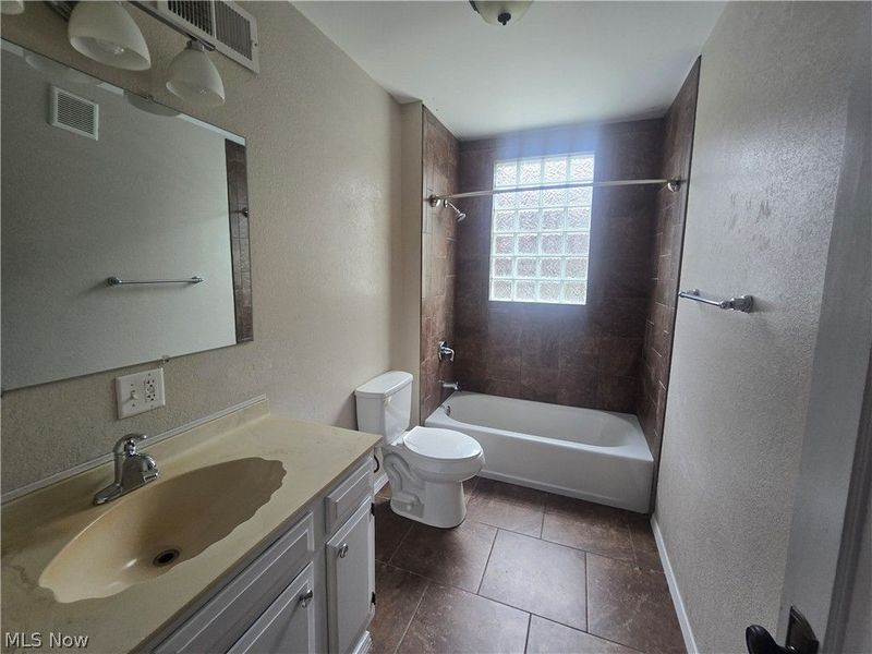 1872 Cordova Avenue , Youngstown, OH 44504 Photo 12