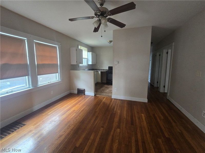 1872 Cordova Avenue , Youngstown, OH 44504 Photo 6