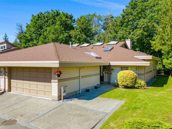 902 Lakes Blvd , Parksville, BC V9P 2P8