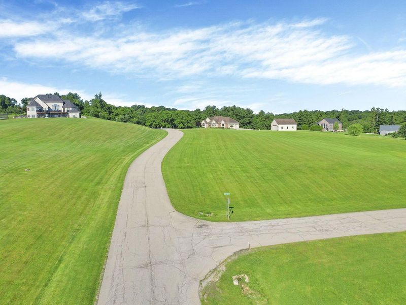 5996 Windy Hills Circle , Lancaster, OH 43130 Photo 2