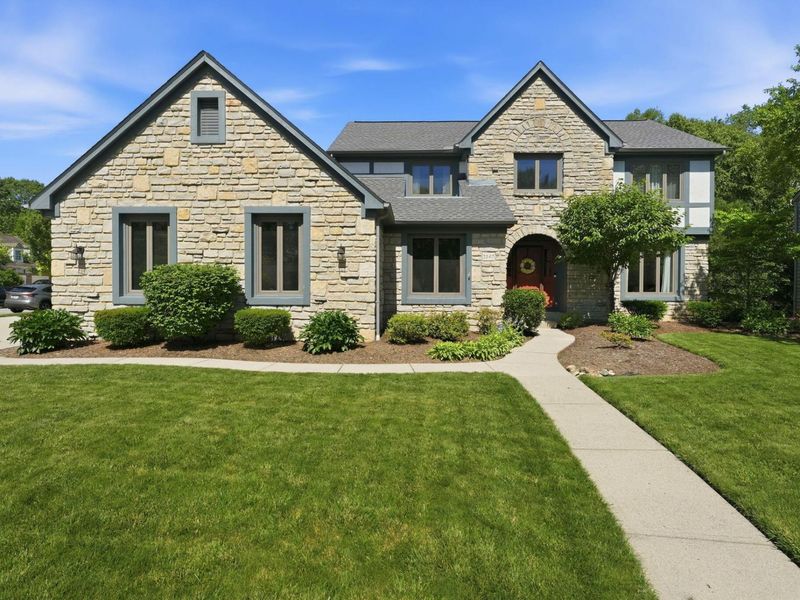 2347 Collins Drive, Worthington, OH 43085 Photo 2