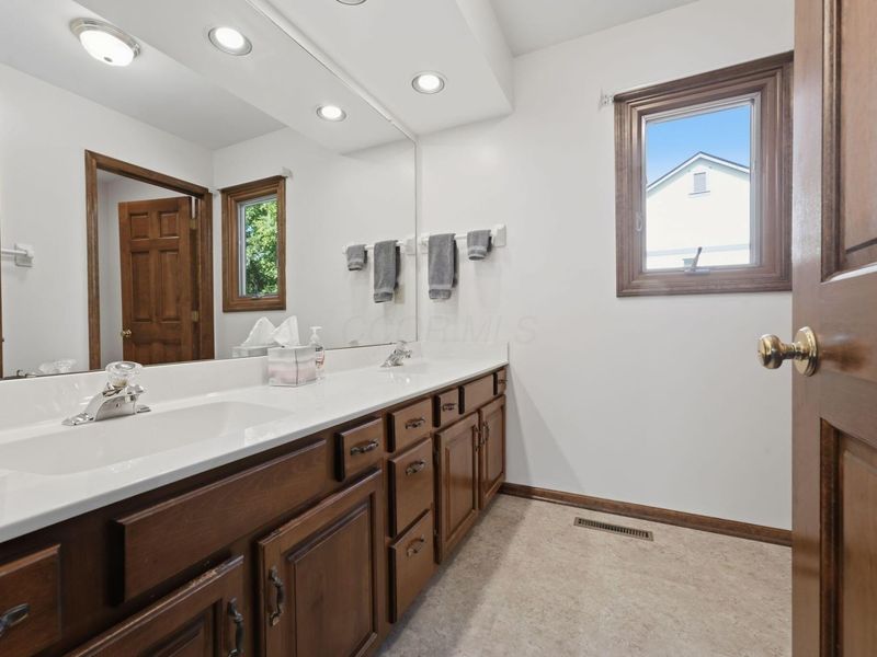 2347 Collins Drive, Worthington, OH 43085 Photo 30