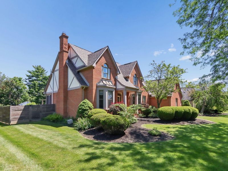 7992 Spring Mill Drive , Canal Winchester, OH 43110 Photo 2