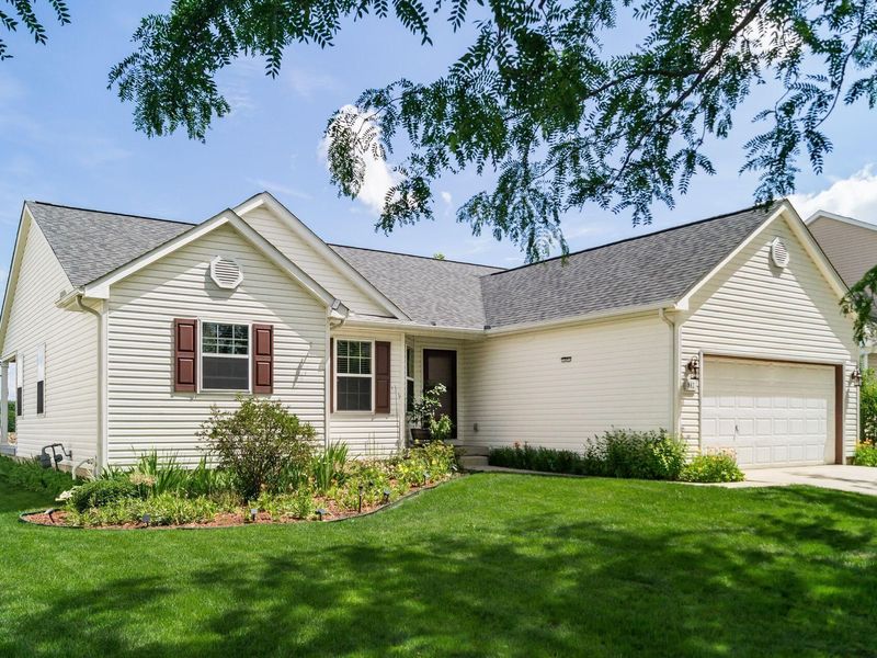 983 Wallace Drive, Delaware, OH 43015 Photo 2