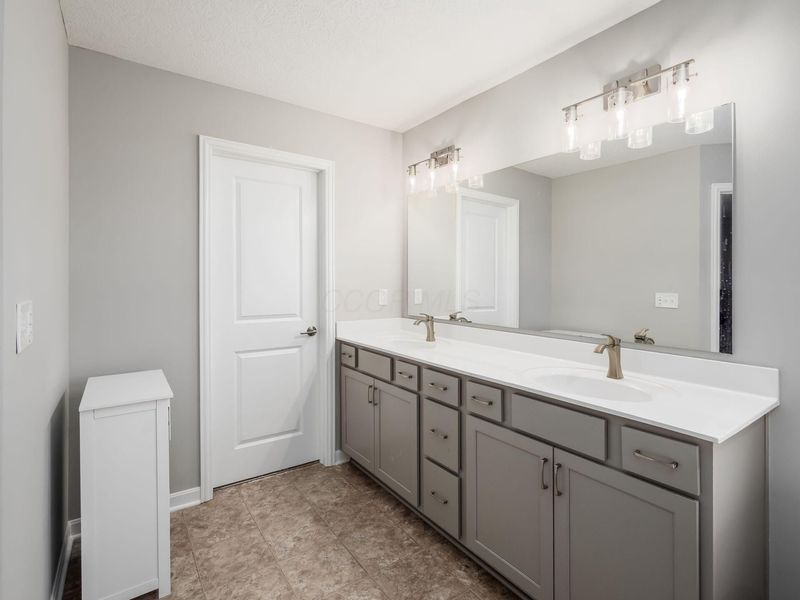 8836 Glacier Pointe Drive, Plain City, OH 43064 Photo 18
