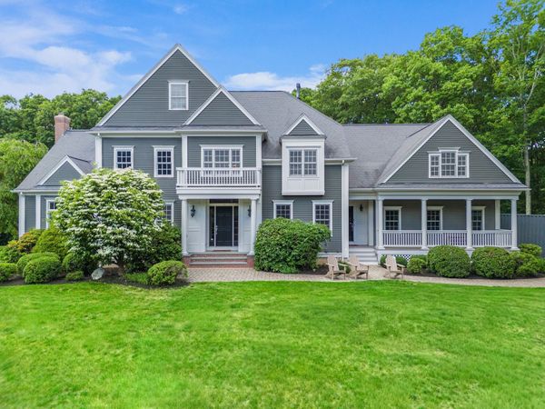 16 Kingsbury Dr, Holliston, MA 01746