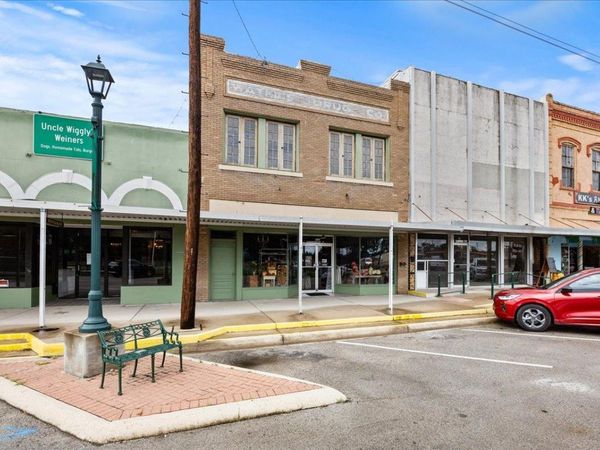 523 E Davis ST E, Unit 523, Luling, TX 78648