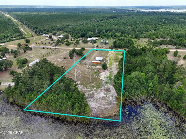 422 Mcduff Drive , Alford, FL 32420
