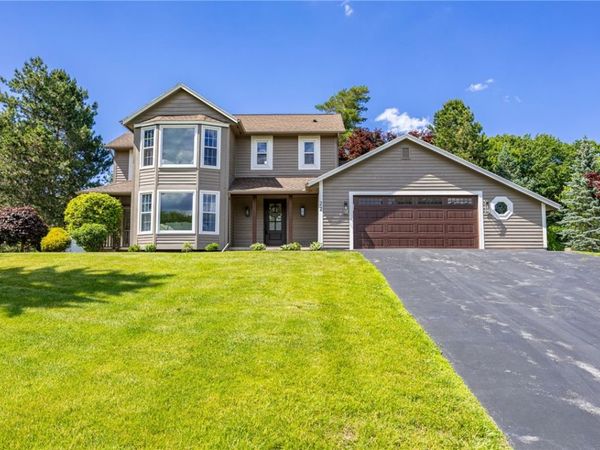 22 Pinewood Knoll , Rochester, NY 14624