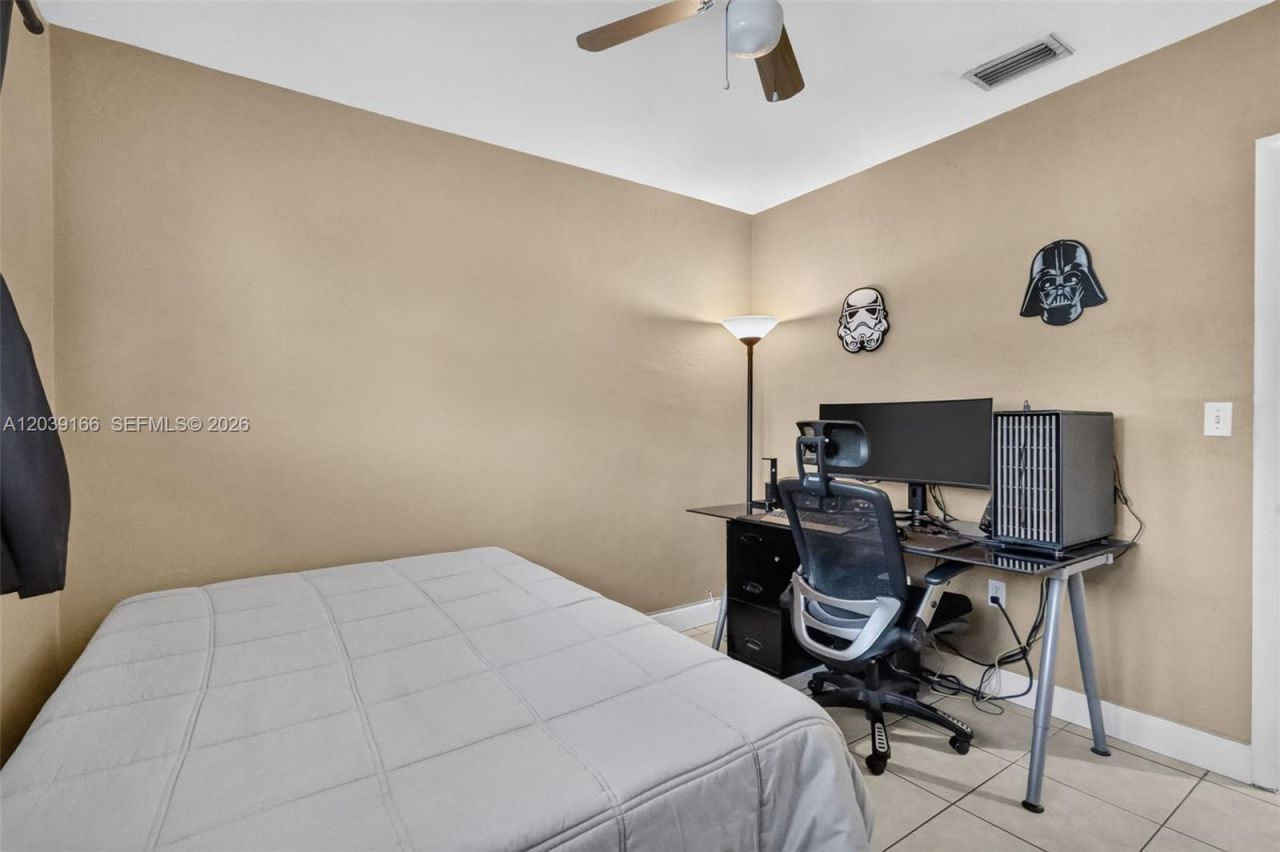 4585 E 9th Ln , Hialeah, FL 33013 Photo