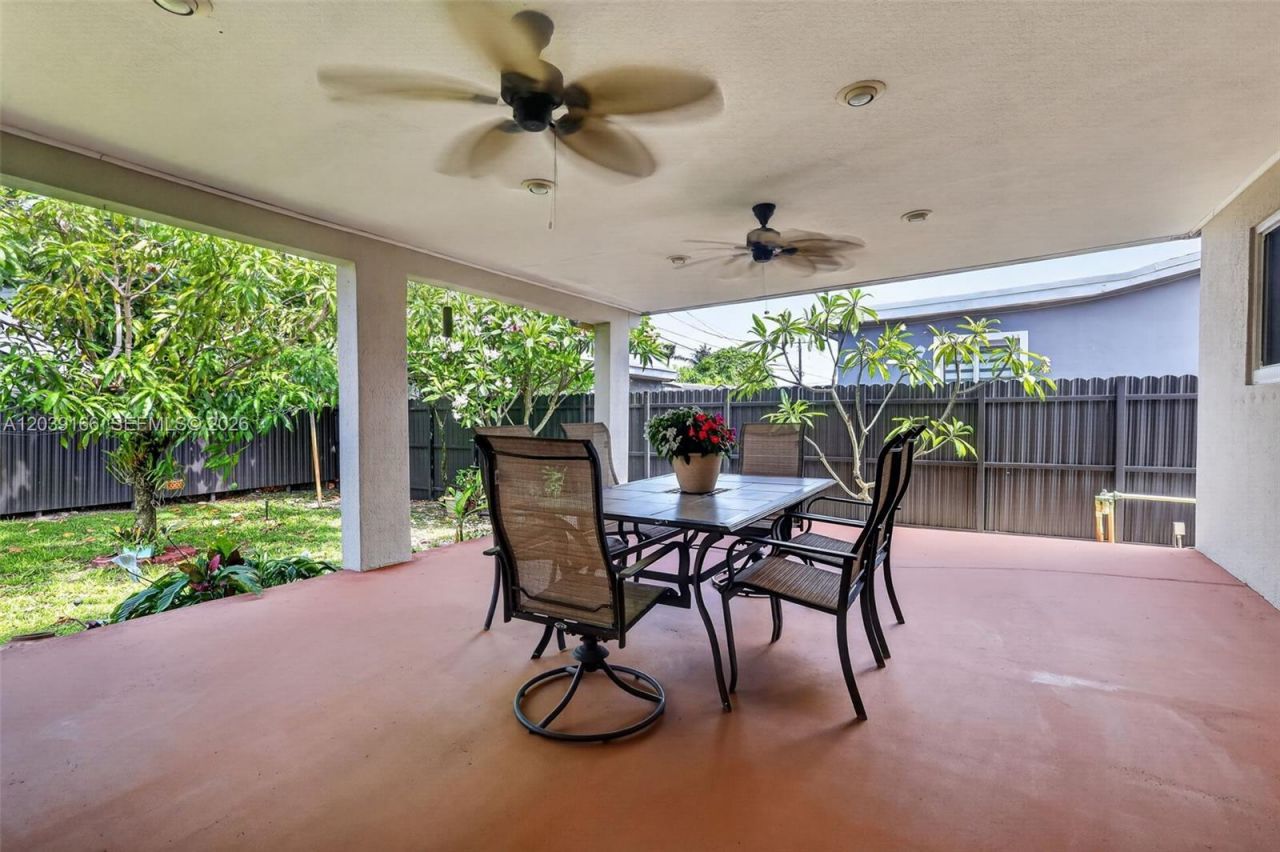 4585 E 9th Ln , Hialeah, FL 33013 Photo