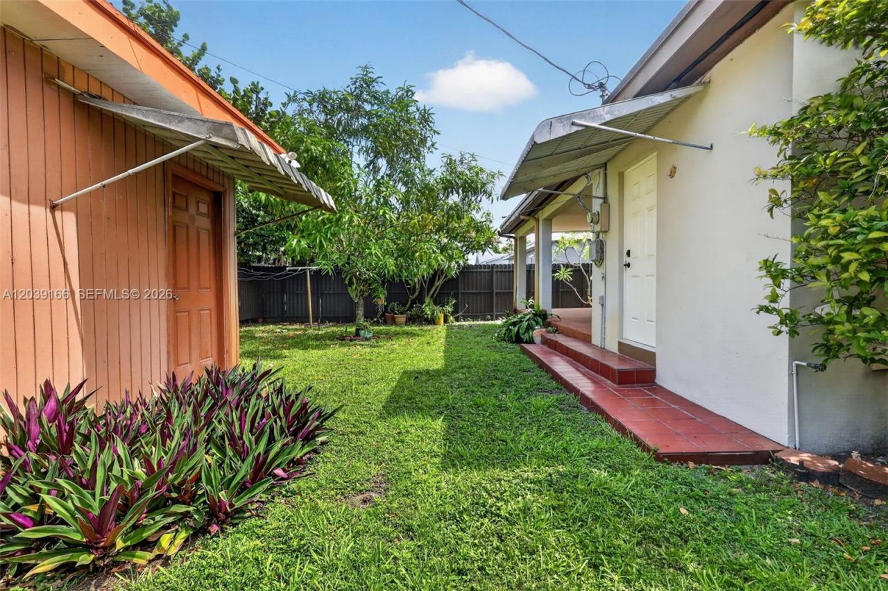4585 E 9th Ln , Hialeah, FL 33013 Photo
