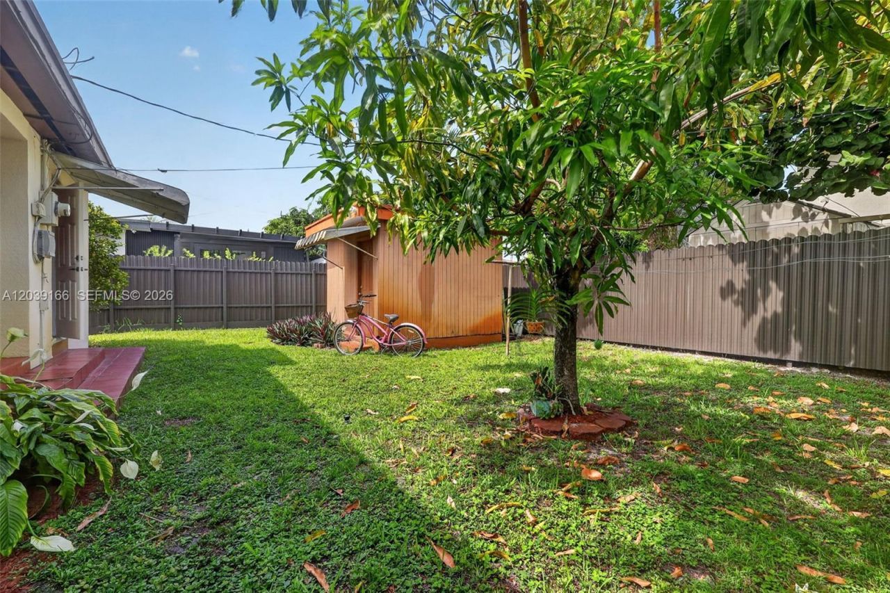 4585 E 9th Ln , Hialeah, FL 33013 Photo