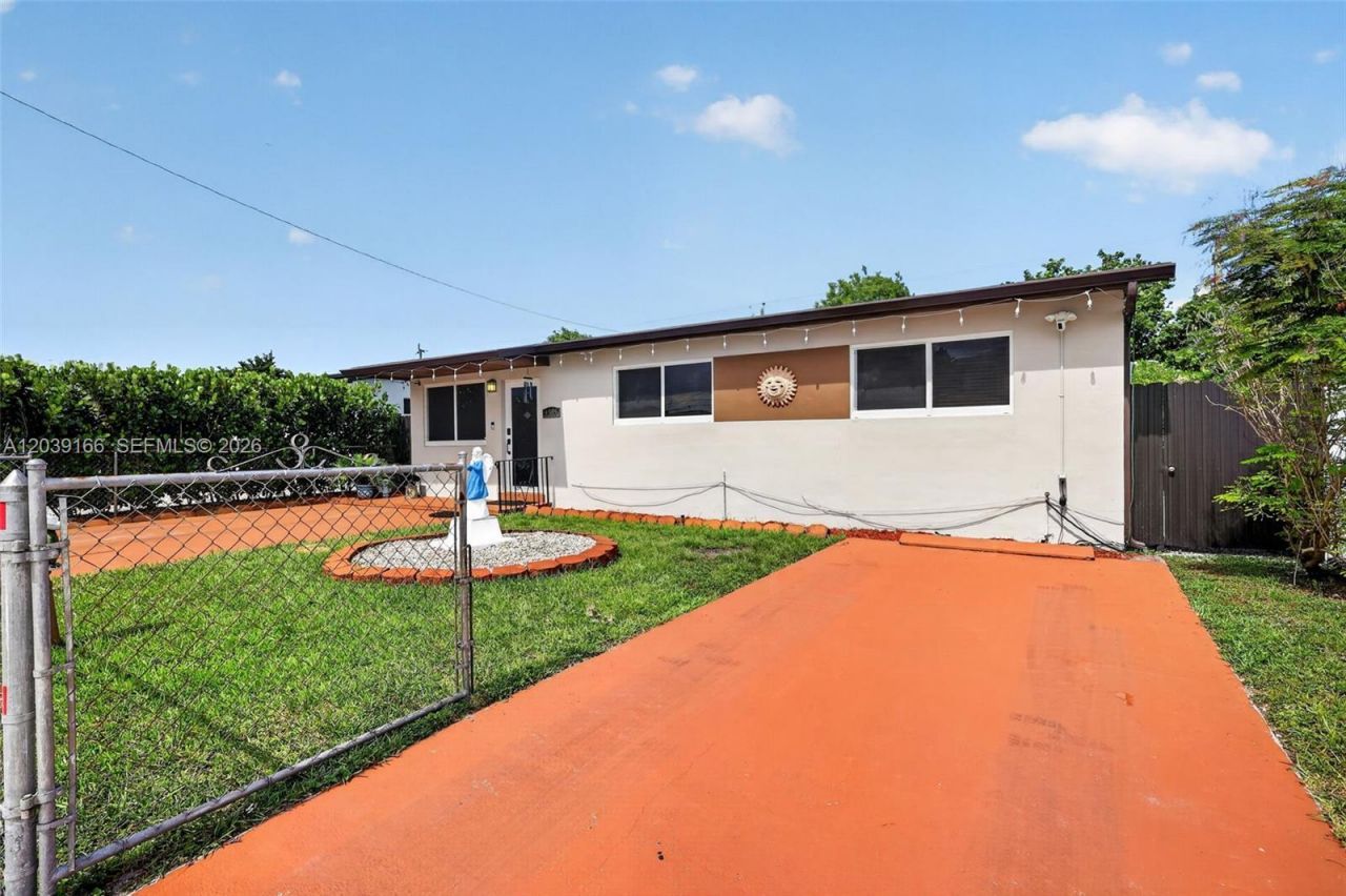 4585 E 9th Ln , Hialeah, FL 33013 Photo