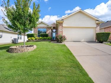 817 Rio Bravo Drive, Fort Worth, TX 76052