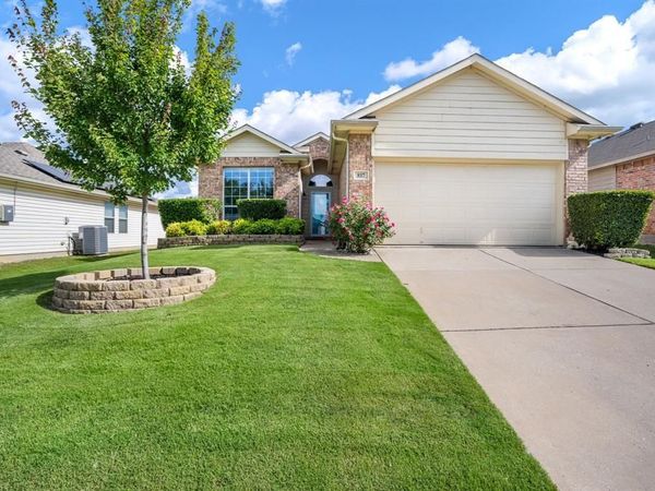 817 Rio Bravo Drive, Fort Worth, TX 76052